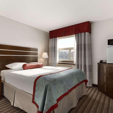 Super 8 By Wyndham Saskatoon Near Downtown Otel Dış mekan fotoğraf