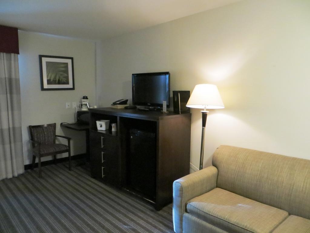 Super 8 By Wyndham Saskatoon Near Downtown Otel Dış mekan fotoğraf