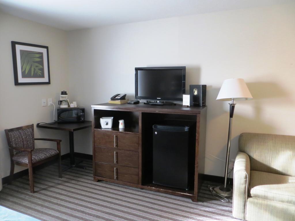 Super 8 By Wyndham Saskatoon Near Downtown Otel Dış mekan fotoğraf