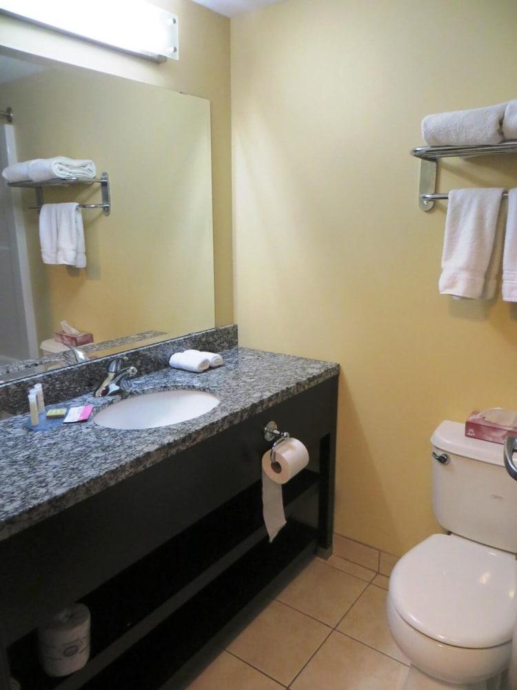 Super 8 By Wyndham Saskatoon Near Downtown Otel Dış mekan fotoğraf