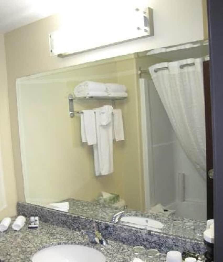 Super 8 By Wyndham Saskatoon Near Downtown Otel Dış mekan fotoğraf