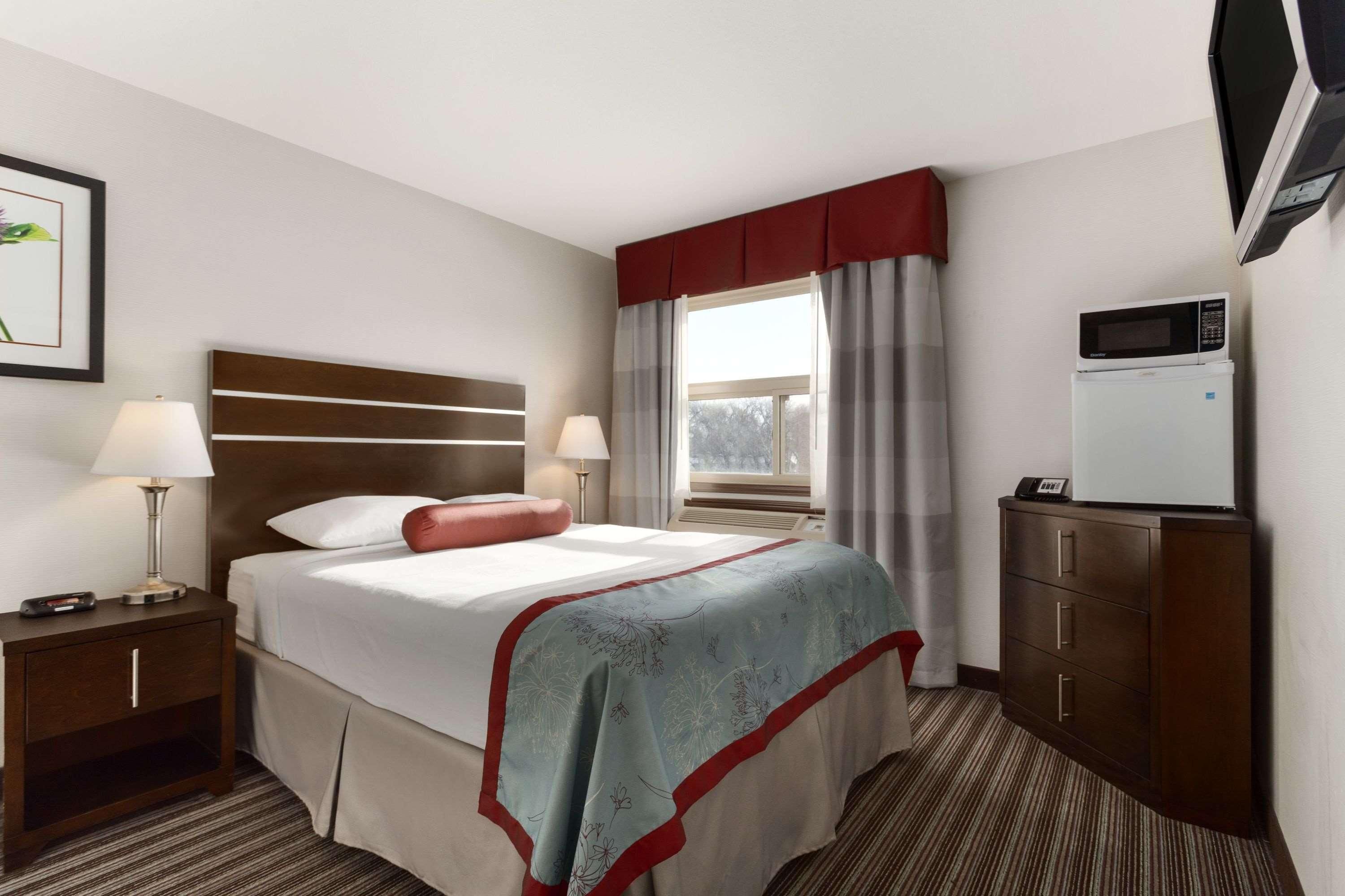 Super 8 By Wyndham Saskatoon Near Downtown Otel Dış mekan fotoğraf