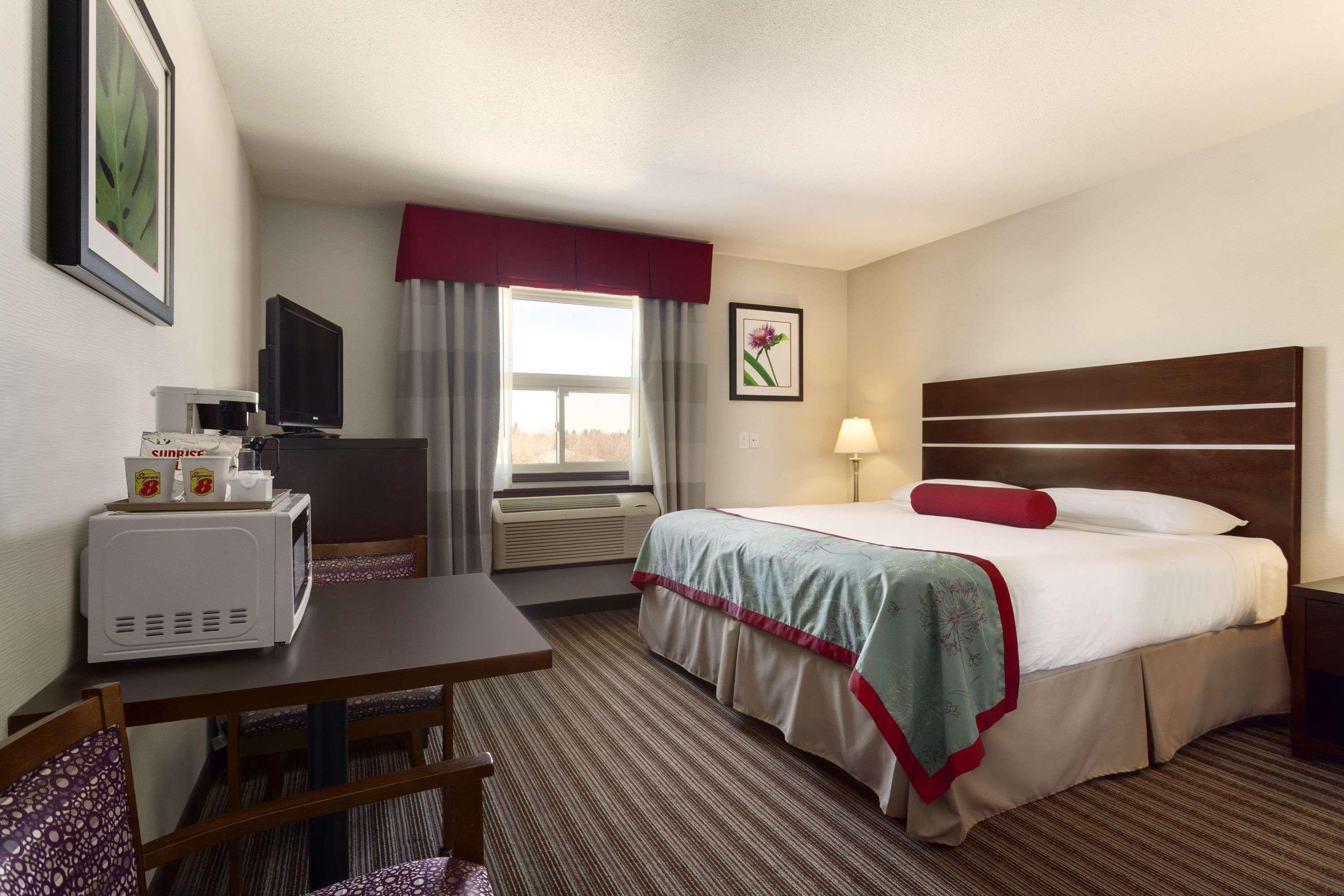 Super 8 By Wyndham Saskatoon Near Downtown Otel Dış mekan fotoğraf
