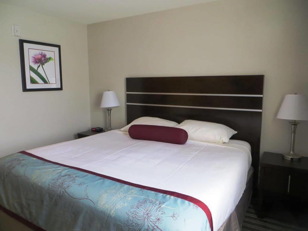 Super 8 By Wyndham Saskatoon Near Downtown Otel Dış mekan fotoğraf