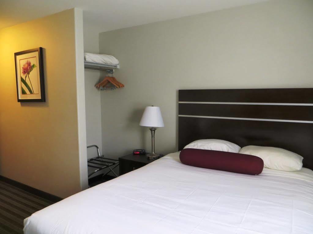 Super 8 By Wyndham Saskatoon Near Downtown Otel Dış mekan fotoğraf