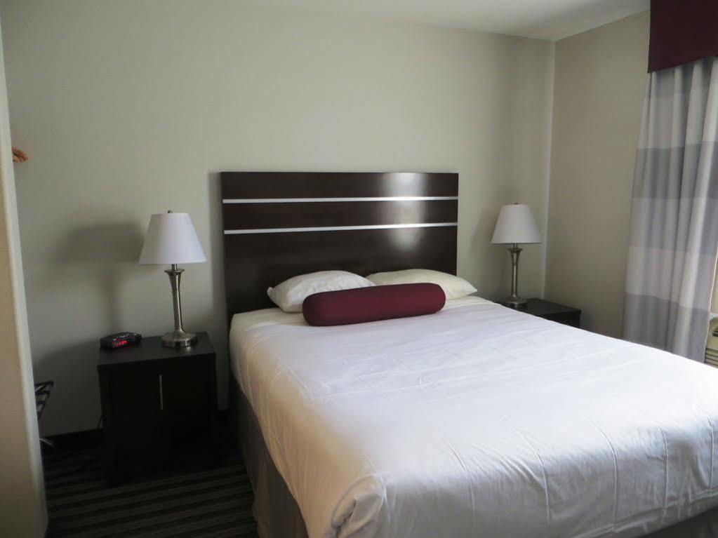 Super 8 By Wyndham Saskatoon Near Downtown Otel Dış mekan fotoğraf