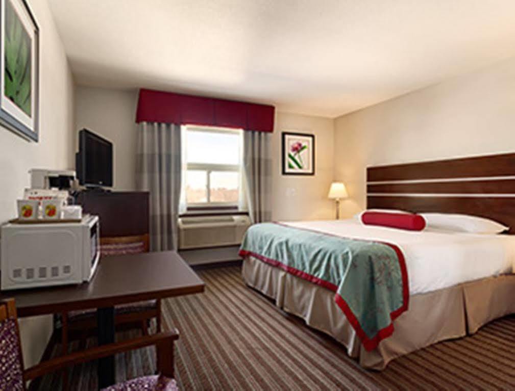 Super 8 By Wyndham Saskatoon Near Downtown Otel Dış mekan fotoğraf